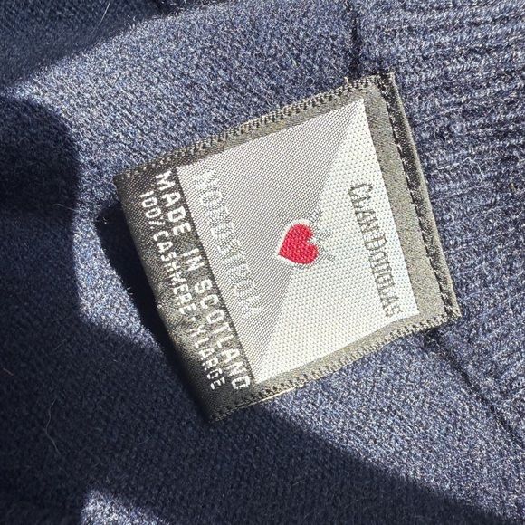 Clan Douglas (Nordstrom) Classic Cashmere V-Neck, XL, Blue. Made in Scotland. - Picture 8 of 8